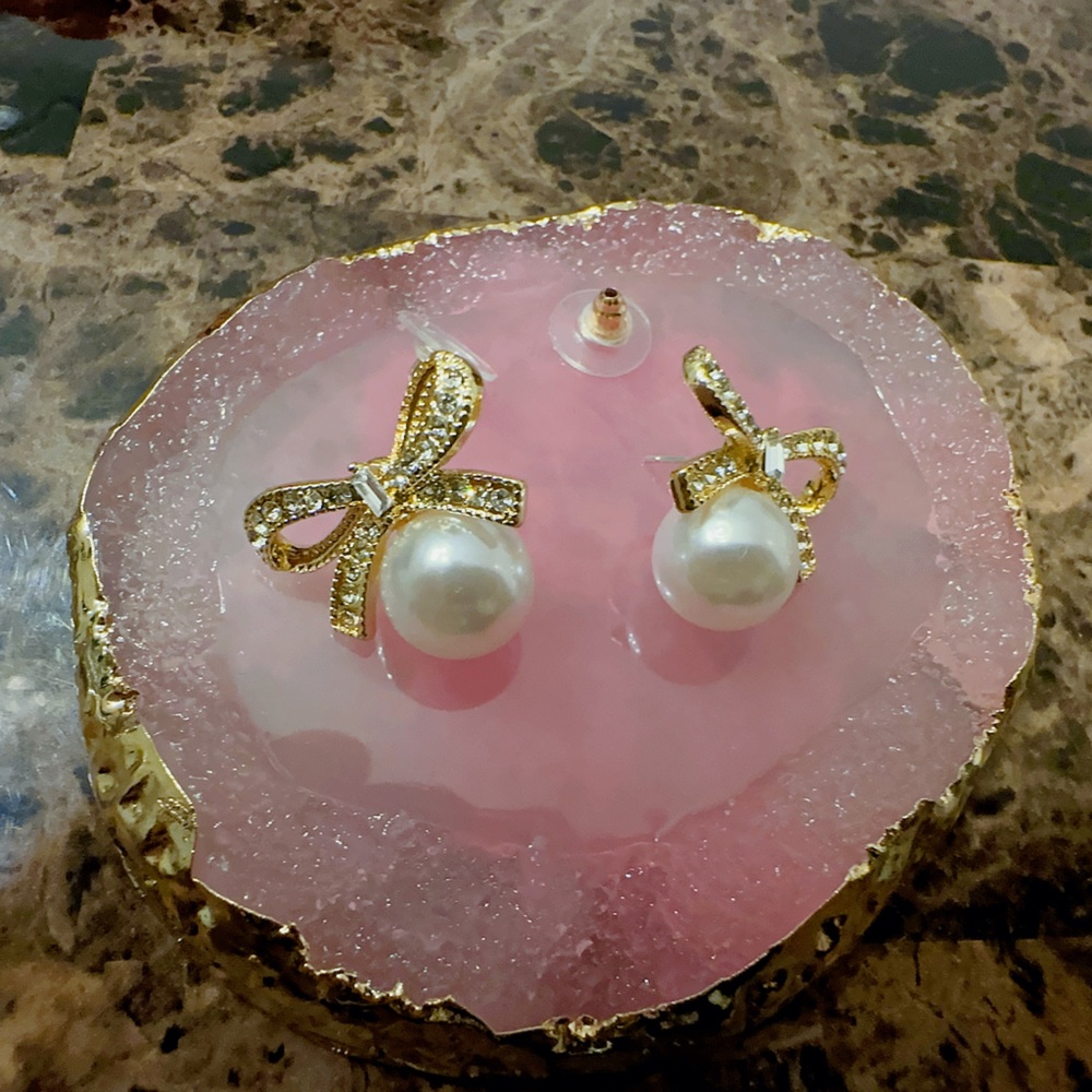 Golden bow pearl earrings